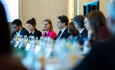 Am 24. Oktober 2025 lud Staatssekret&auml;r Alexander Pr&ouml;ll zu einem Roundtable zur digitalen Kompetenzoffensive ins Bundeskanzleramt ein.