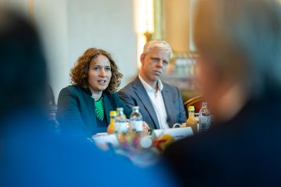 Am 24. Oktober 2025 lud Staatssekret&auml;r Alexander Pr&ouml;ll zu einem Roundtable zur digitalen Kompetenzoffensive ins Bundeskanzleramt ein.