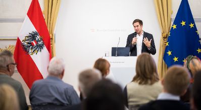 Am 30. Oktober 2025 nahm Staatssekret&auml;r Alexander Pr&ouml;ll (im Bild) am B&uuml;rgerforum &bdquo;ID Austria 2.0&ldquo; teil.