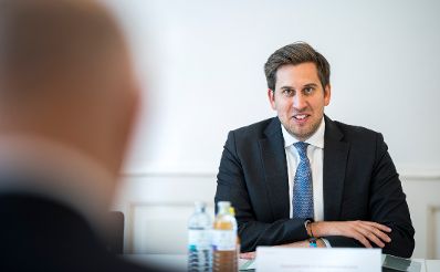 Am 30. Oktober 2025 empfing Staatssekret&auml;r Alexander Pr&ouml;ll (r.) den Generalsekret&auml;r des Europarates Alain Berset (l.) zu einem Arbeitsgespr&auml;ch.