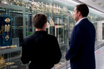 Am 31. Oktober 2025 besuchte Staatssekret&auml;r Alexander Pr&ouml;ll (r.) das j&uuml;dische Museum Wien.