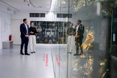 Am 31. Oktober 2025 besuchte Staatssekret&auml;r Alexander Pr&ouml;ll (l.) das j&uuml;dische Museum Wien.