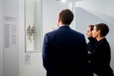 Am 31. Oktober 2025 besuchte Staatssekret&auml;r Alexander Pr&ouml;ll (l.) das j&uuml;dische Museum Wien.