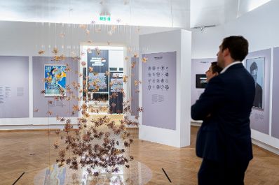 Am 31. Oktober 2025 besuchte Staatssekret&auml;r Alexander Pr&ouml;ll (r.) das j&uuml;dische Museum Wien.