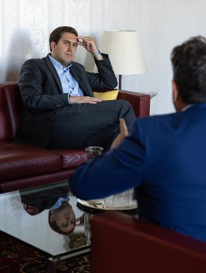 Am 4. November 2025 besuchte Staatssekret&auml;r Alexander (l.) Pr&ouml;ll die M&uuml;nze &Ouml;sterreich.