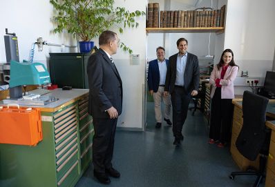 Am 4. November 2025 besuchte Staatssekret&auml;r Alexander (m.r.) Pr&ouml;ll die M&uuml;nze &Ouml;sterreich.