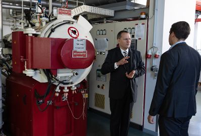 Am 4. November 2025 besuchte Staatssekret&auml;r Alexander (r.) Pr&ouml;ll die M&uuml;nze &Ouml;sterreich.