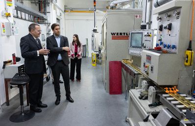 Am 4. November 2025 besuchte Staatssekret&auml;r Alexander (m.) Pr&ouml;ll die M&uuml;nze &Ouml;sterreich.