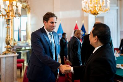 Am 5. November 2025 empfing Staatssekret&auml;r Alexander Pr&ouml;ll (l.) UNO-Botschafter zu einem Arbeitsgespr&auml;ch im Bundeskanzleramt.