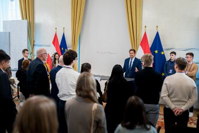 Am 10. November 2025 empfing Staatssekret&auml;r Alexander Pr&ouml;ll Lehrlinge der Raiffeisen Bank &Ouml;sterreich im Bundeskanzleramt.