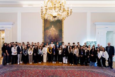 Am 10. November 2025 empfing Staatssekret&auml;r Alexander Pr&ouml;ll Lehrlinge der Raiffeisen Bank &Ouml;sterreich im Bundeskanzleramt.