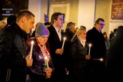 Am 10. November 2025 nahm Staatssekret&auml;r Alexander Pr&ouml;ll (m.) am Light of Hope Gedenkmarsch teil.