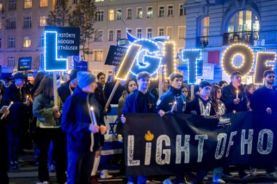 Am 10. November 2025 nahm Staatssekret&auml;r Alexander Pr&ouml;ll am Light of Hope Gedenkmarsch teil.