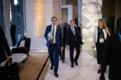 Am 24. November 2025 reiste Staatssekret&auml;r Alexander Pr&ouml;ll (m.l.) zu einem mehrt&auml;gigem Arbeitsbesuch nach Luanda. Im Bild beim AU-EU Businessforum 2025.