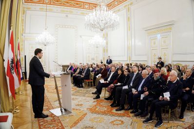 Am 1. Dezember 2025 &uuml;berreichte Alexander Pr&ouml;ll (l.) das &Ouml;sterreichische Ehrenkreuz f&uuml;r Wissenschaft und Kunst I. Klasse an Stefan Wurst im Bundeskanzleramt.