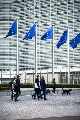 Am 5. Dezember 2025 reiste Staatssekret&auml;r Alexander Pr&ouml;ll (3.v.r.) nach Br&uuml;ssel und nahm am Rat f&uuml;r &bdquo;Verkehr, Telekommunikation und Energie&ldquo; der Europ&auml;ischen Union teil.