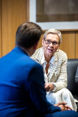 Am 5. Dezember 2025 reiste Staatssekret&auml;r Alexander Pr&ouml;ll (l.) nach Br&uuml;ssel und nahm am Rat f&uuml;r &bdquo;Verkehr, Telekommunikation und Energie&ldquo; der Europ&auml;ischen Union teil. Im Bild beim Bilateralen Gespr&auml;ch mit der Landwirtschaftsministerin von Frankreich Annie Genevard (r.).