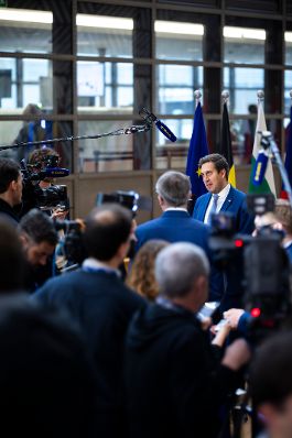 Am 5. Dezember 2025 reiste Staatssekret&auml;r Alexander Pr&ouml;ll nach Br&uuml;ssel und nahm am Rat f&uuml;r &bdquo;Verkehr, Telekommunikation und Energie&ldquo; der Europ&auml;ischen Union teil. Im Bild beim Doorstep.