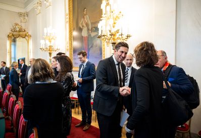 Am 16. Dezember 2025 lud Staatssekret&auml;r Alexander Pr&ouml;ll (im Bild) anl&auml;&szlig;lich des Gedenkprojekts &bdquo;&Ouml;sterreichisches Holocaust Museum&ldquo; zu einem Roundtable ins Bundeskanzleramt.