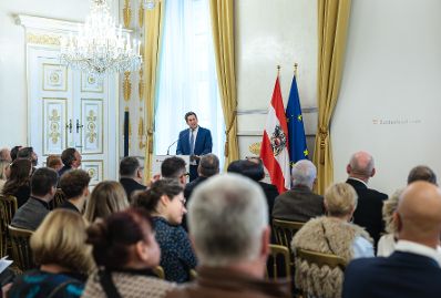 Am 18. Dezember 2025 bestellte der Bundeskanzler Vertreterinnen und Vertreter der Wirtschaft zu Mitgliedern der bei der Bundesanstalt "Statistik &Ouml;sterreich" eingerichteten Wirtschaftskurie. Im Bild Staatssekret&auml;r Alexander Pr&ouml;ll (m.l.) bei einer Rede.