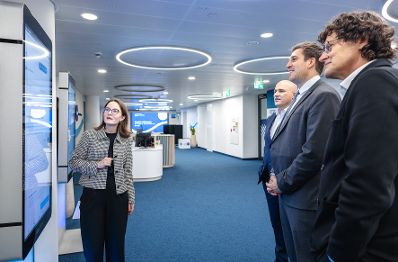 Am 19. Dezember 2025 besuchte Staatssekret&auml;r Alexander Pr&ouml;ll (2.v.r.) das Austria Wirtschaftsservice.