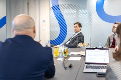 Am 19. Dezember 2025 besuchte Staatssekret&auml;r Alexander Pr&ouml;ll (2.v.l.) das Austria Wirtschaftsservice.