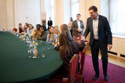 Am 28. J&auml;nner 2026 empfing Staatssekret&auml;r Alexander Pr&ouml;ll (r.) eine Besuchergruppe vom Journalismus-Kolleg im Bundeskanzleramt.