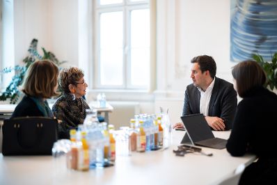 Am 5. Februar 2026 empfing Staatssekret&auml;r Alexander Pr&ouml;ll (2.v.l.), Ingrid Korosec (2.v.r.) die Pr&auml;sidentin und Bundesvorsitzende des &Ouml;sterreichischen Seniorenbundes, zu einem Arbeitsgespr&auml;ch im Bundeskanzleramt.