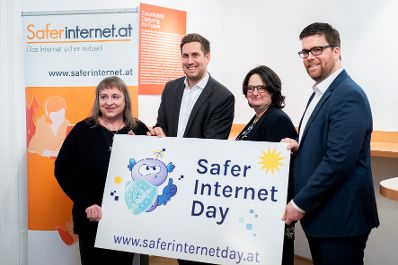 Am 9. Februar 2026 gab Staatssekret&auml;r Alexander Pr&ouml;ll (m.l.) eine Pressekonferenz zum Safer Internet Day.