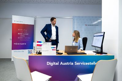 Am 10. Februar 2026 nahm Staatssekret&auml;r Alexander Pr&ouml;ll (l.) an der Er&ouml;ffnung der Digital Austria Servicestelle teil.