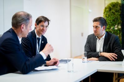 Am 11. Februar 2026 nahm Staatssekret&auml;r Alexander Pr&ouml;ll (r.) am Meet Austria Business Summit 2026 teil.