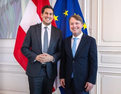 Am 12. Februar 2026 empfing Staatssekret&auml;r Alexander Pr&ouml;ll (l.) den Botschafter der Vereinigten Staaten von Amerika Arthur Graham Fisher (r.) zu einem Arbeitsgespr&auml;ch im Bundeskanzleramt.