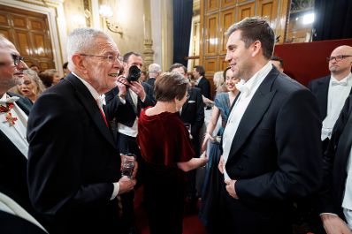 Am 12. Februar 2026 besuchte Staatssekret&auml;r Alexander Pr&ouml;ll (r.) den 68. Wiener Opernball. Im Bild mit Bundespr&auml;sident Alexander Van der Bellen (l.).
