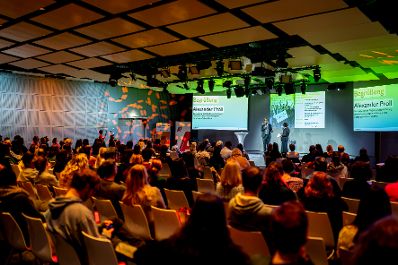 Am 12. Februar 2026 nahm Staatssekret&auml;r Alexander Pr&ouml;ll an der Er&ouml;ffnung der Safer Internet Fachtagung 2026 unter dem Motto &bdquo;Aufwachsen in der digitalen Welt&ldquo;, bei der A1 Telekom Austria AG in Wien teil.