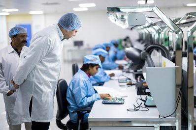 Am 20. Februar 2026 setzte Staatssekret&auml;r Alexander Pr&ouml;ll seinen mehrt&auml;gigen Arbeitsbesuch in Indien fort. Im Bild beim Besuch der Firma ANANTH Tech Space Technology.