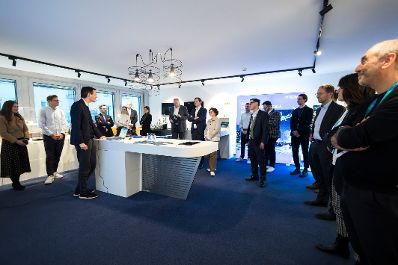 Am 5. M&auml;rz 2026 besuchte Staatssekret&auml;r Alexander Pr&ouml;ll (m.l.) gemeinsam mit Staatssekret&auml;rin Elisabeth Zehetner (m.r.), die TTTech Group in Wien.