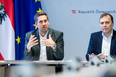 Am 10. M&auml;rz 2026 gab Staatssekret&auml;r Alexander Pr&ouml;ll (l.) ein Hintergrundgespr&auml;ch zum Thema K&uuml;nstliche Intelligenz in der Verwaltung.