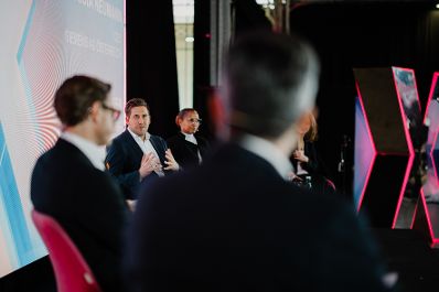 Am 11. M&auml;rz 2026 nahm Staatssekret&auml;r Alexander Pr&ouml;ll (2.v.l.) im Rahmen der Digital X Wien 2026 Messe an einer Podiumsdiskussion teil.