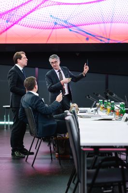 Am 19. M&auml;rz 2026 nahm Staatssekret&auml;r Alexander Pr&ouml;ll (2.v.l.) an der KI-Konklave im Haus der Digitalisierung teil.