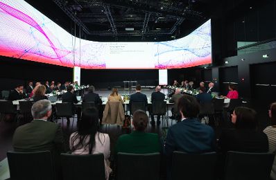 Am 19. M&auml;rz 2026 nahm Staatssekret&auml;r Alexander Pr&ouml;ll (m.r.) an der KI-Konklave im Haus der Digitalisierung teil.