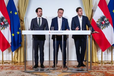 Am 27. M&auml;rz 2026 gab Staatssekret&auml;r Alexander Pr&ouml;ll (r.), gemeinsam mit Vizekanzler Andreas Babler (m.) und Bundesminister Christoph Wiederkehr (l.) eine Pressekonferenz zum Thema &bdquo;Social-Media-Verbot f&uuml;r Jugendliche in &Ouml;sterreich&ldquo;.