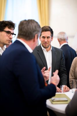 Am 31. M&auml;rz 2026 nahm Staatssekret&auml;r Alexander Pr&ouml;ll (r.) am LinkedIn-Afterwork im Bundeskanzleramt teil.