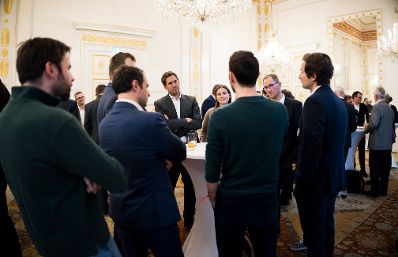 Am 31. M&auml;rz 2026 nahm Staatssekret&auml;r Alexander Pr&ouml;ll (m.l.) am LinkedIn-Afterwork im Bundeskanzleramt teil.