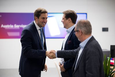 Am 2. April 2026 besuchte Staatssekret&auml;r Alexander Pr&ouml;ll (l.) gemeinsam mit der Pr&auml;sidentin und Bundesvorsitzenden des &Ouml;sterreichischen Seniorenbundes Ingrid Korosec die Digital Austria Servicestelle.