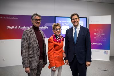 Am 2. April 2026 besuchte Staatssekret&auml;r Alexander Pr&ouml;ll (r.) gemeinsam mit der Pr&auml;sidentin und Bundesvorsitzenden des &Ouml;sterreichischen Seniorenbundes Ingrid Korosec (m.) die Digital Austria Servicestelle.