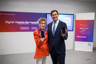 Am 2. April 2026 besuchte Staatssekret&auml;r Alexander Pr&ouml;ll (r.) gemeinsam mit der Pr&auml;sidentin und Bundesvorsitzenden des &Ouml;sterreichischen Seniorenbundes Ingrid Korosec (l.) die Digital Austria Servicestelle.