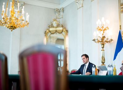 Am 16. April 2026 nahm Staatssekret&auml;r Alexander Pr&ouml;ll (im Bild) an der EU-Konferenz zum Jugendschutz in sozialen Medien teil.