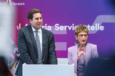 Am 27. April 2026 gab Staatssekret&auml;r Alexander Pr&ouml;ll (l.) gemeinsam mit der Pr&auml;sidentin und Bundesvorsitzenden des &Ouml;sterreichischen Seniorenbundes Ingrid Korosec (r.), eine Pressekonferenz zum Thema &bdquo;Pr&auml;sentation des Digi-Seniorenpakets&ldquo;.
