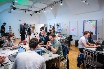 Am 5. Mai 2026 besuche Staatssekret&auml;r Alexander Pr&ouml;ll den Public AI Hackathon im Bundeskanzleramt.