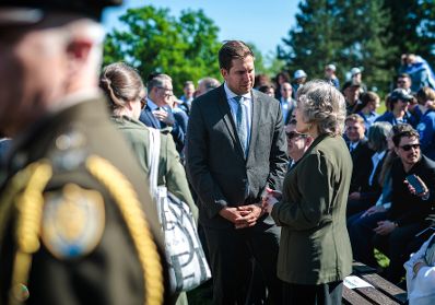 Am 10. Mai 2026 nahm Staatssekret&auml;r Alexander Pr&ouml;ll (m.) am Festakt zum Gedenken an die Befreiung des KZ-Gusen und KZ-Mauthausen teil.